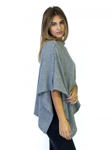 Stola-cappa evanescente con bottoni